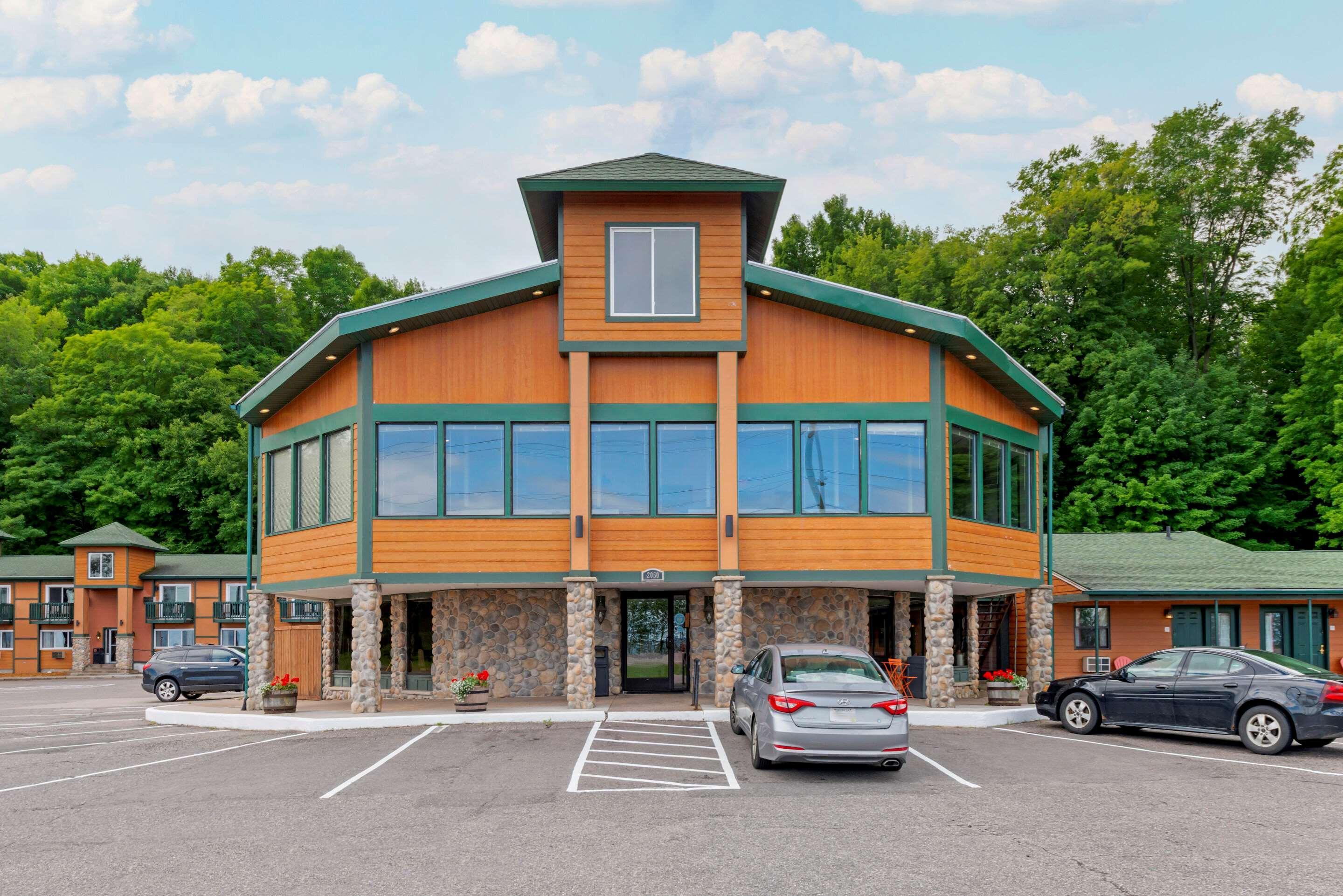 Econo Lodge Lakeview Marquette Exterior photo